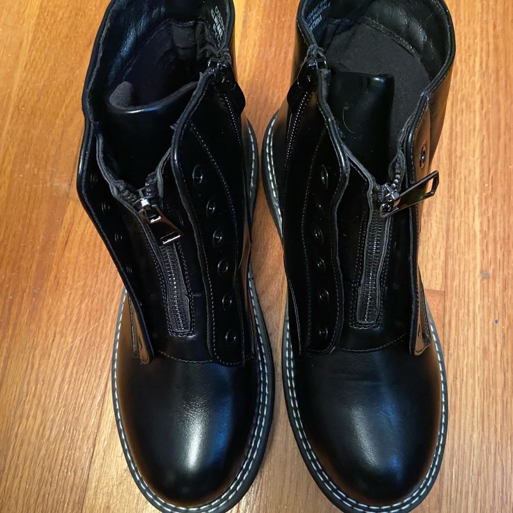 Boots - Picture 4 of 4